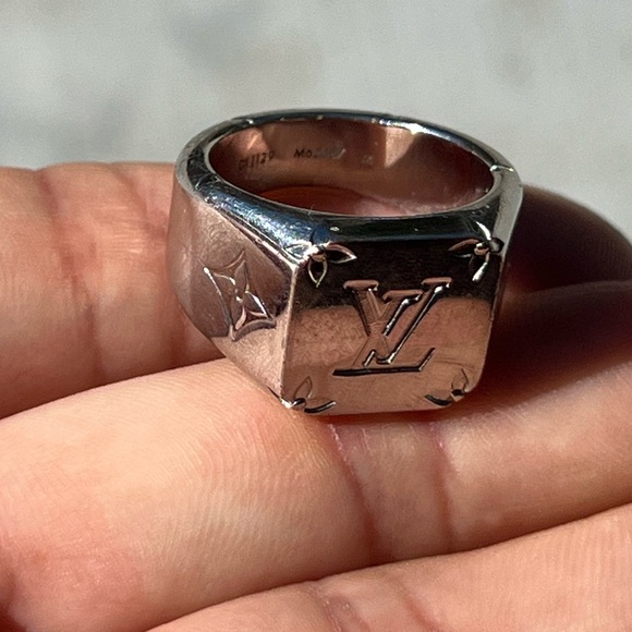 Louis Vuitton Other - Louis Vuitton Monogram Signed Silver Tone Ring M62487 Ring Men’s M Sz 9 QUALITY